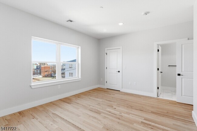 Building Photo - 34 Elizabeth Ave