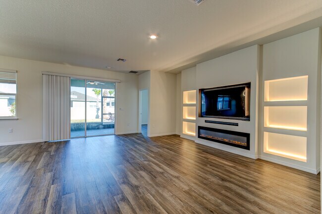 Building Photo - 339 Barebow Ln