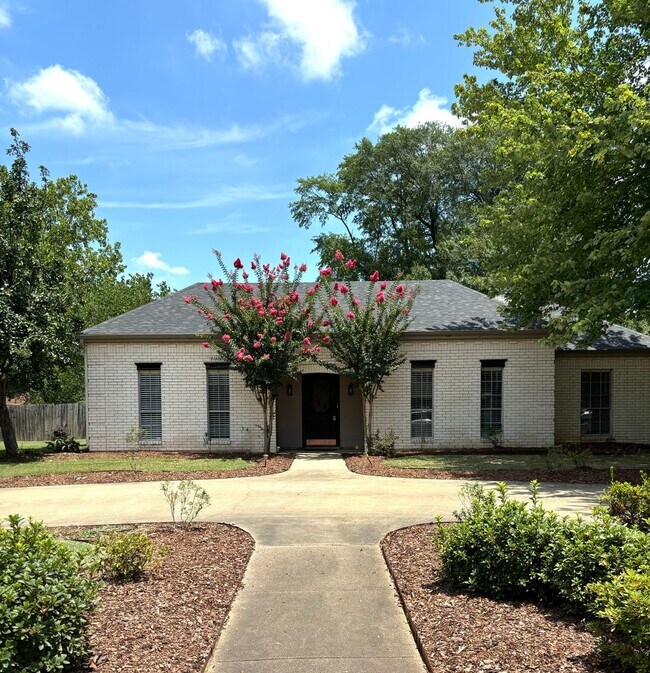 Building Photo - 4 Bedroom Home for Rent!