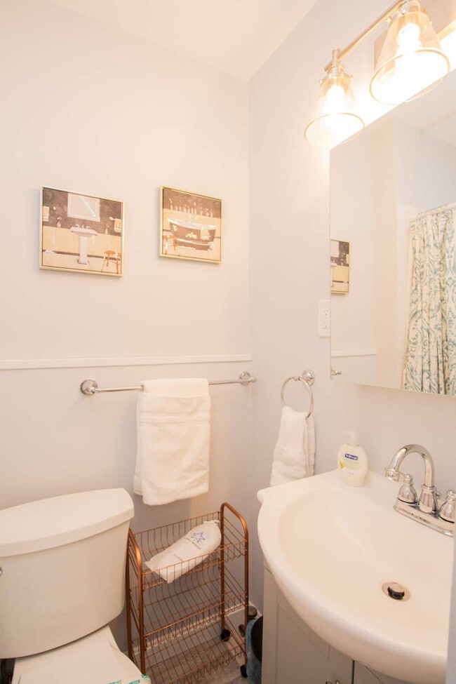 Building Photo - 636 Washington St