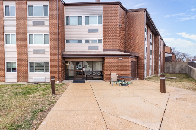 Primary Photo - Ollie Langhorst Apartments