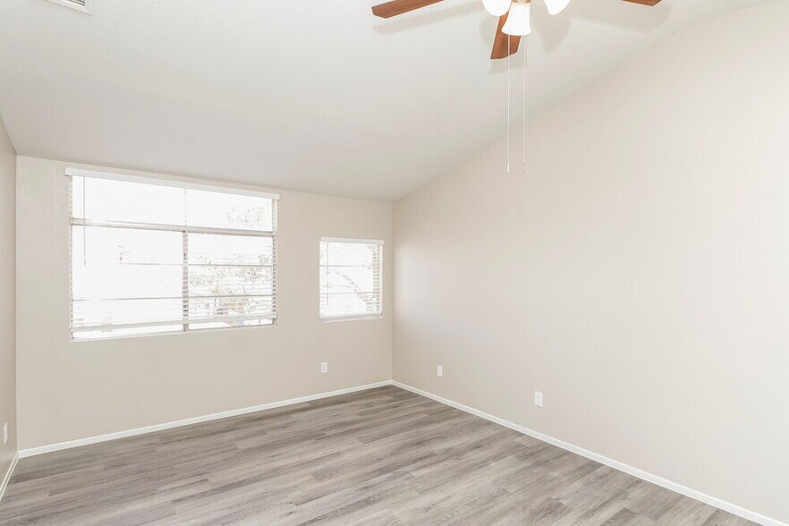 Building Photo - 1733 Autumn Rust Dr