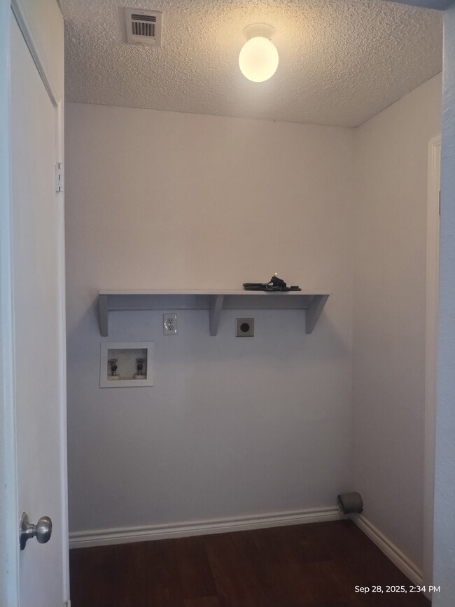 Building Photo - 855 Aldredge Cir