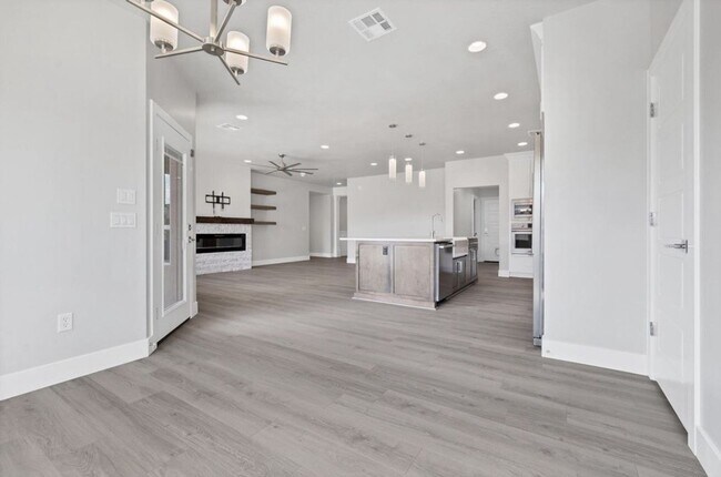 Building Photo - 2579 S Wilson Dr
