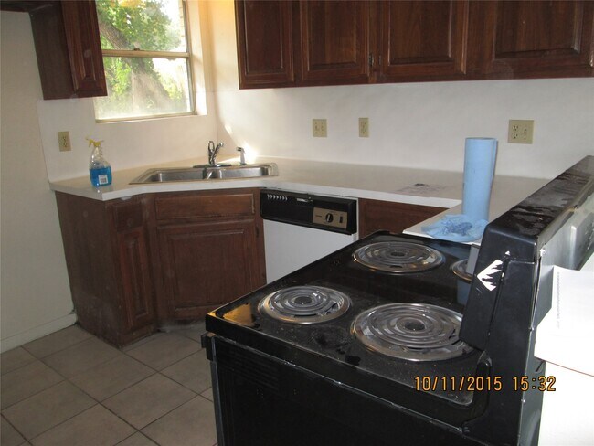 Building Photo - 10834 Sugar Hill Dr