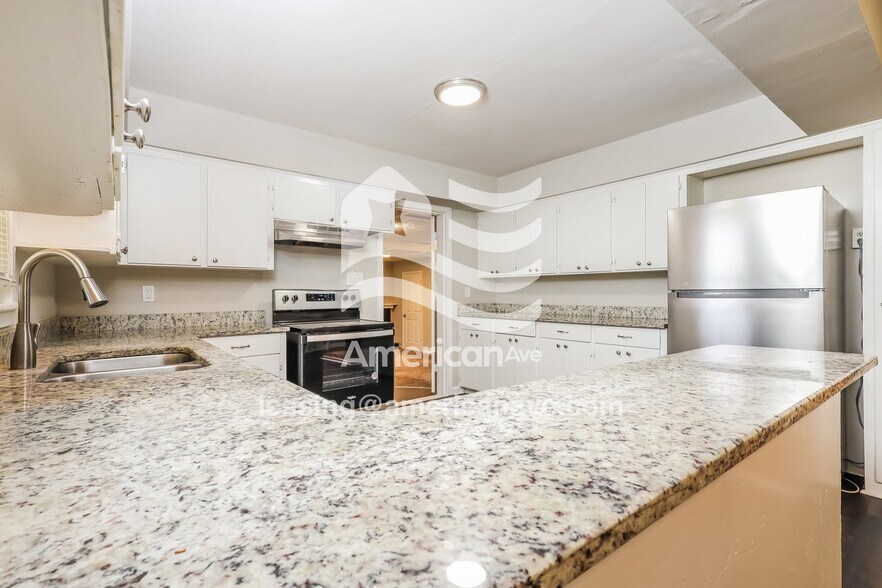 Building Photo - 3965 Mosley Dr