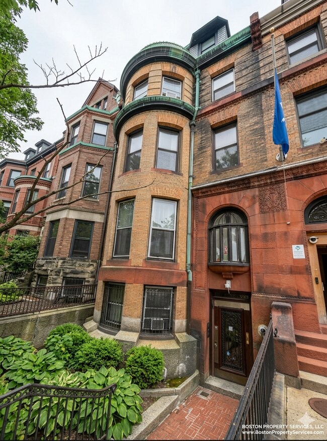 Building Photo - 52 Fenway