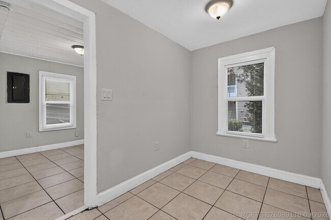 Building Photo - 885-887 7th St