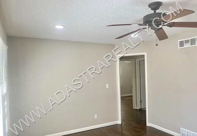 Building Photo - Beautiful Newly Remodeled Raytown Home-Coming SOON!!