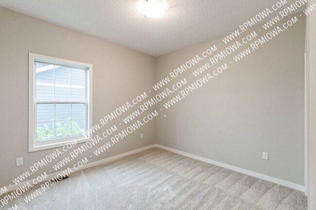 Building Photo - PRAIRIE TRAIL!! 4 Bed, 3 bath Home in Ankeny