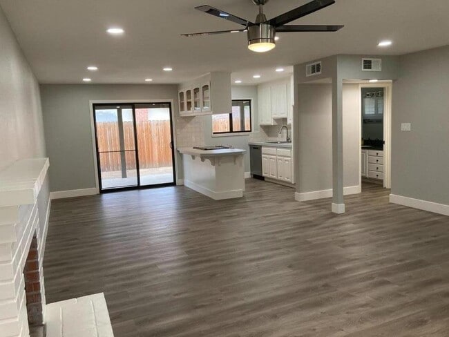 Building Photo - 502 Oak Ridge Dr