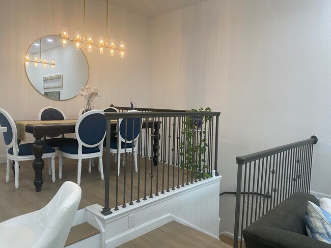 Building Photo - 705 Seagate Dr