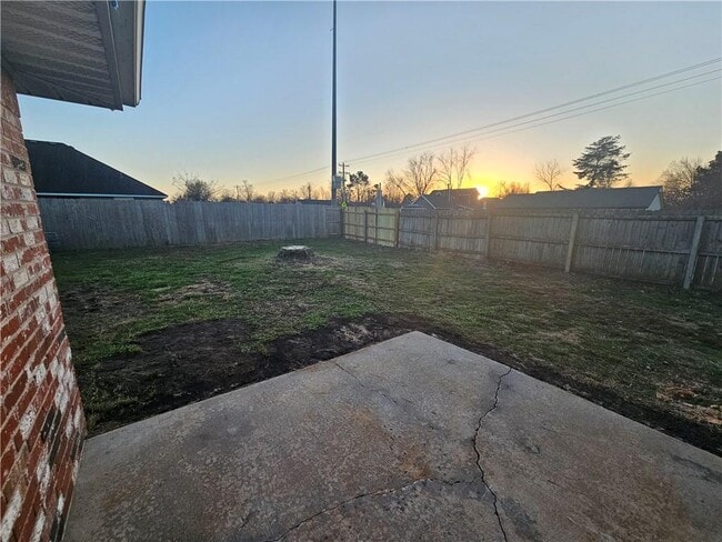 Building Photo - 2326 W Roselawn St