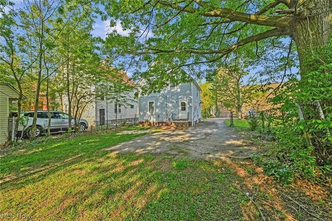 Building Photo - 2893 E 119th St