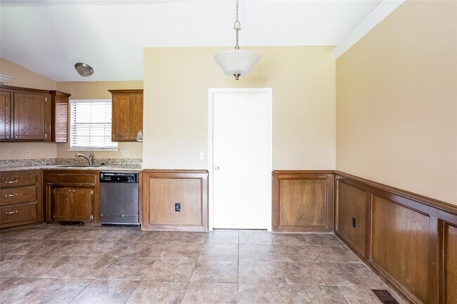 Building Photo - 8412 Breezewood Dr