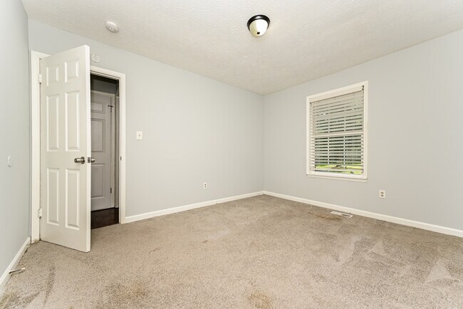 Building Photo - Fantastic 4bd/2ba home! Let yourself in!