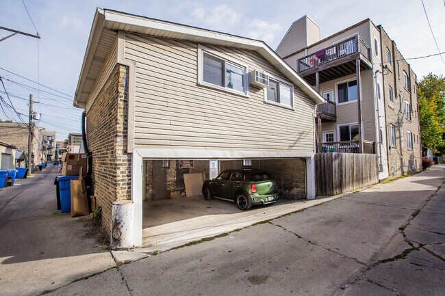 Building Photo - Bucktown: Fully furnished gorgeous 3 Bed, 2 Bath Condo