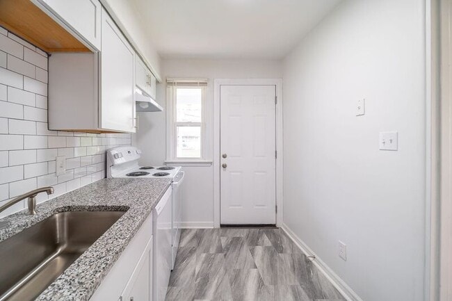 Building Photo - 2912 Ruhl Ave