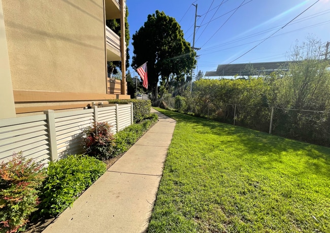 Building Photo - 4082 Valeta St