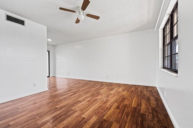 Building Photo - 4151 Oak Terrace Dr