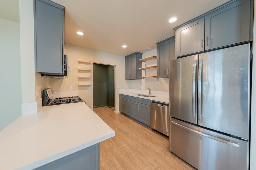 Building Photo - 7503 Camellia Ave