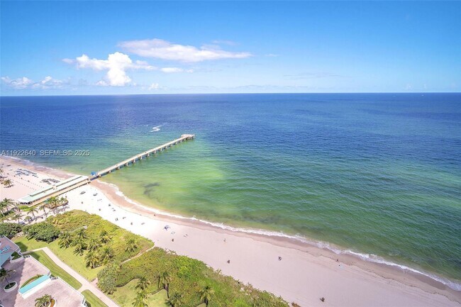 Building Photo - 16445 Collins Ave