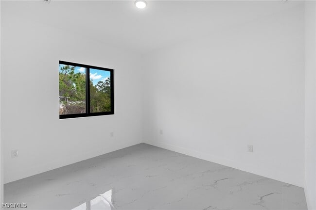 Building Photo - 1037 Citrus Ave S