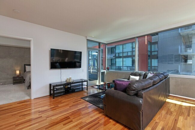 Building Photo - 321 Tenth Ave