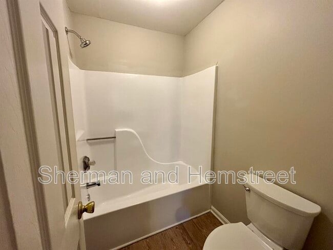 Building Photo - 104 Commons Dr