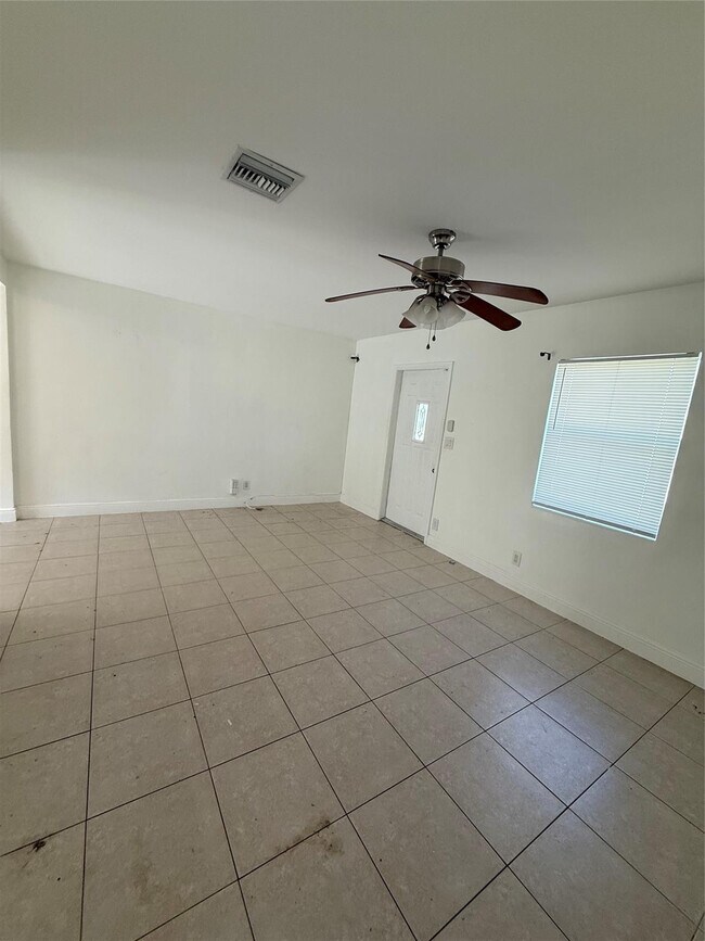 Building Photo - 1139 NW 9th Ave