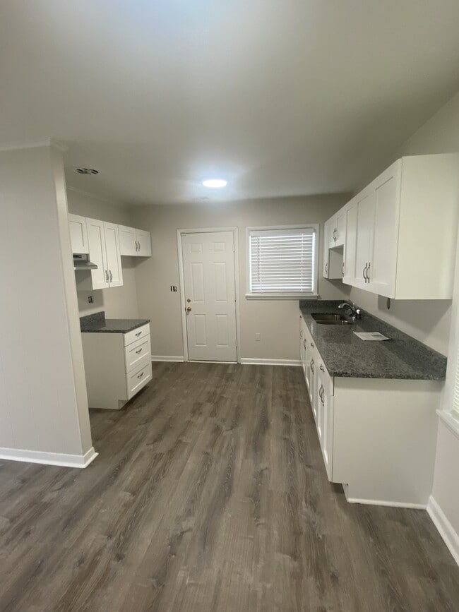 Building Photo - 4910 Red Oak Ln