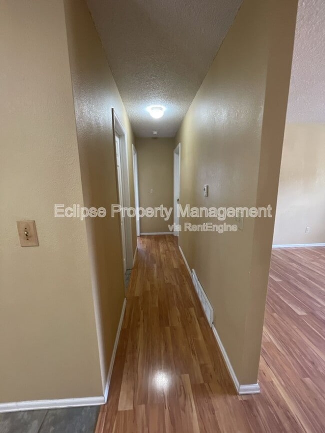 Building Photo - 626 Meadowood St