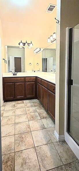 Building Photo - 101 Hummingbird Dr