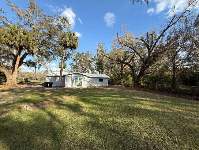 Building Photo - Large workshop available with home!