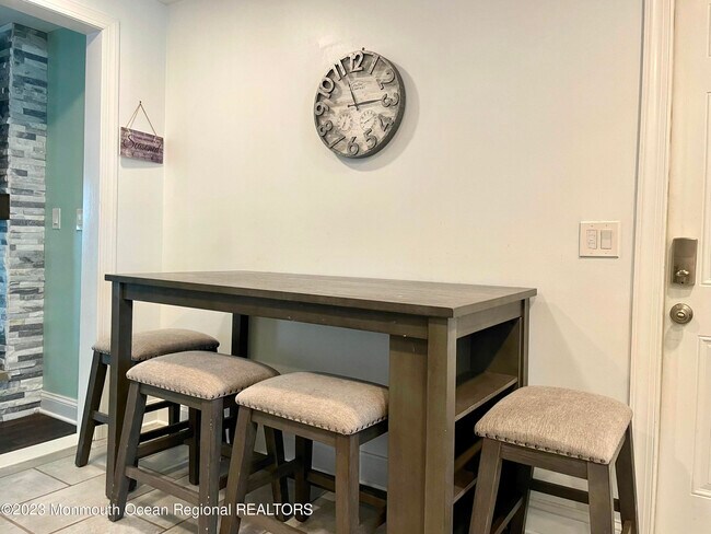 Building Photo - 1414 Treeneedle Rd