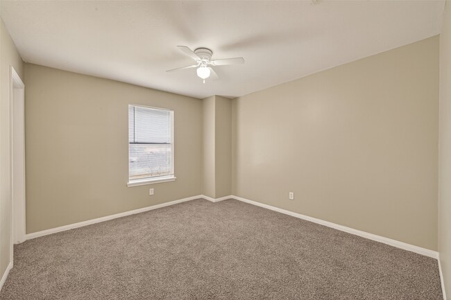 Building Photo - 17250 Cricketbriar Ct