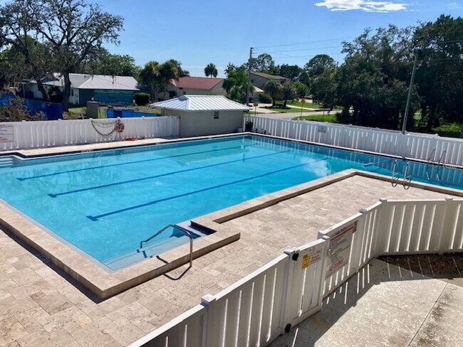 Building Photo - 2 bedroom, 2 bath condo in "The Islands"