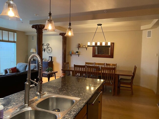 Building Photo - Fully furnished rental in downtown Anchorage