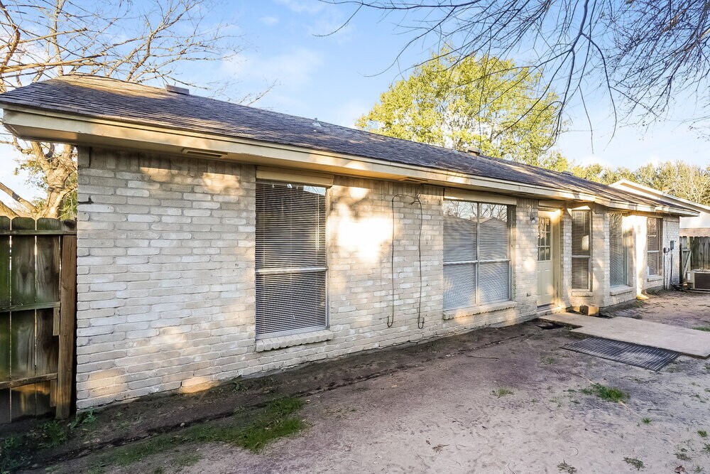 Building Photo - 7622 Millbrae Ln