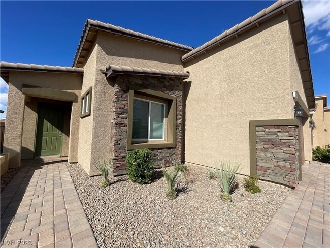 Building Photo - 2124 Del Aqua Ave