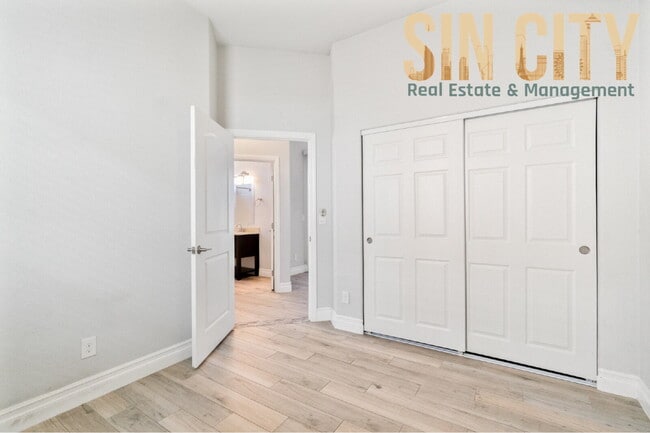 Building Photo - 2854 W Agate Ave