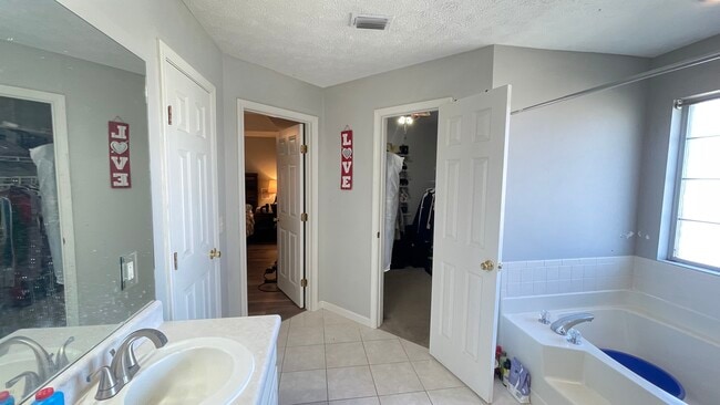 Building Photo - 6917 Minchew Ct