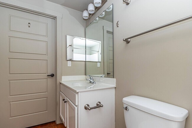 Building Photo - Nash Street Lofts Unit E