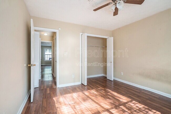 Building Photo - 5467 Park Pl S