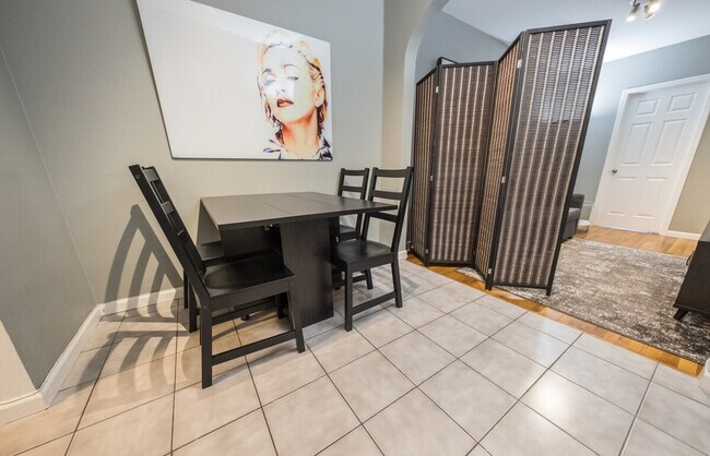 Building Photo - 301 E 104th St