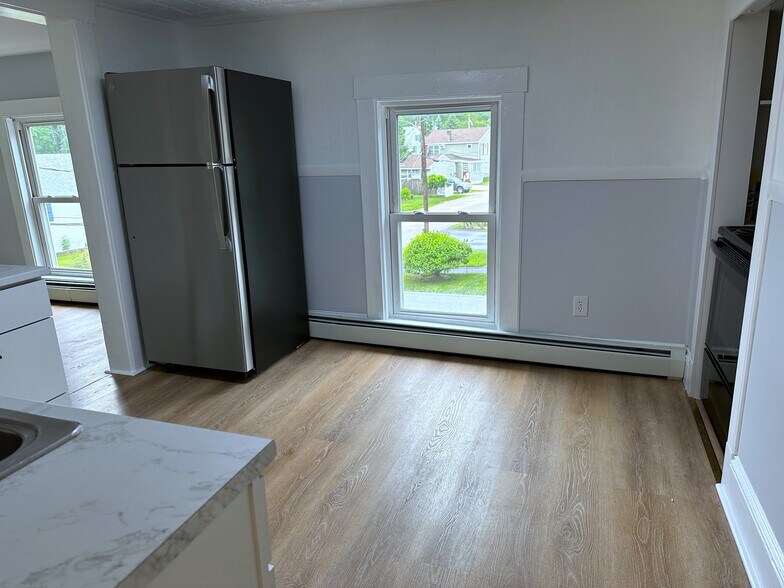 Kitchen - 10 Shelby Ln