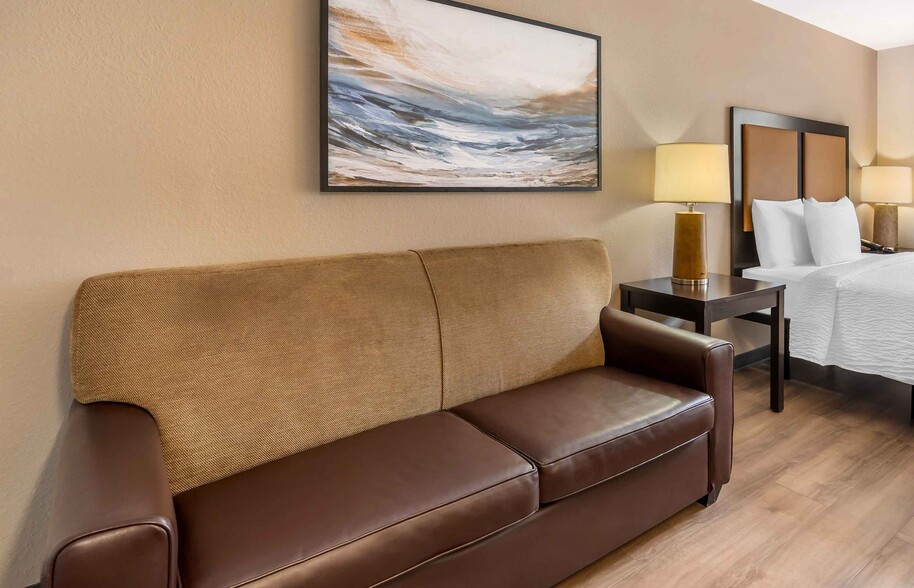 Building Photo - Furnished Studio-Tampa - Airport - N. Westshore Blvd.