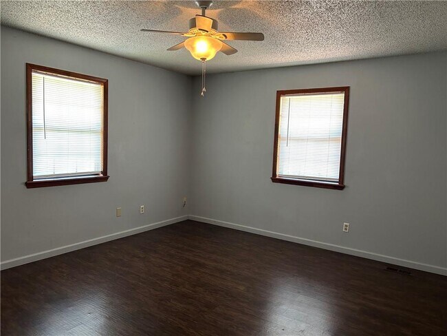 Building Photo - 12828 Trammel Dr