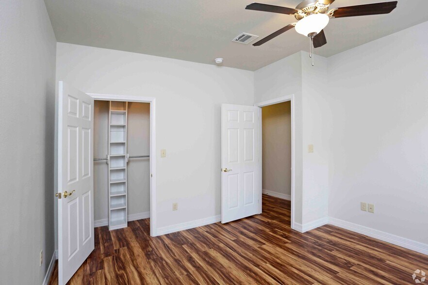 Building Photo - 621 Fieldstone Ln