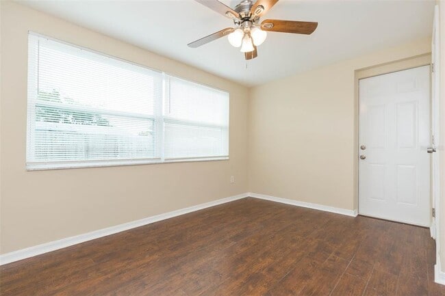 Building Photo - 4204 Newbury Dr